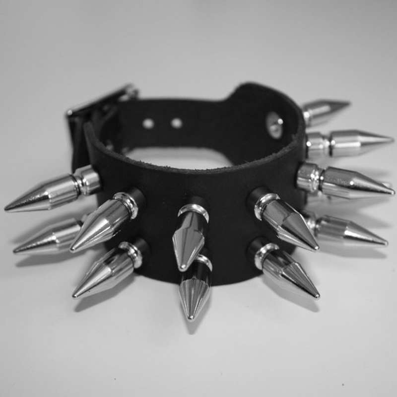 2 Row Medium Spike Leather (Wristband)