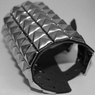 7 Row Pyramid Leather (Wristband)