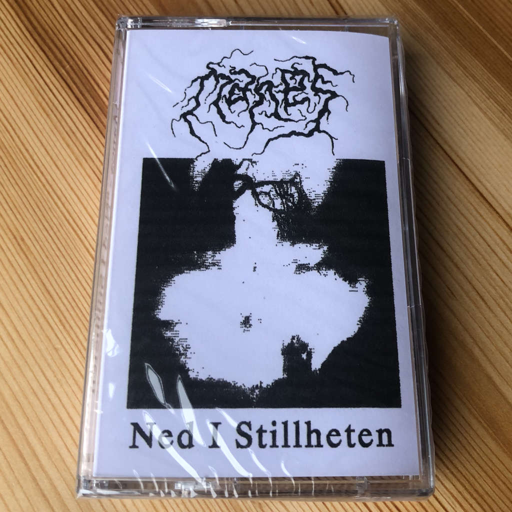 Manes - Ned i stillheten (2022 Reissue) (Cassette)